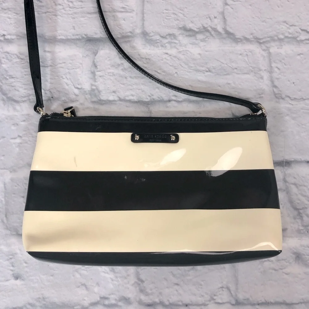 Kate Spade patent leather Striped Crossbody bag purse Pockets strap Logo